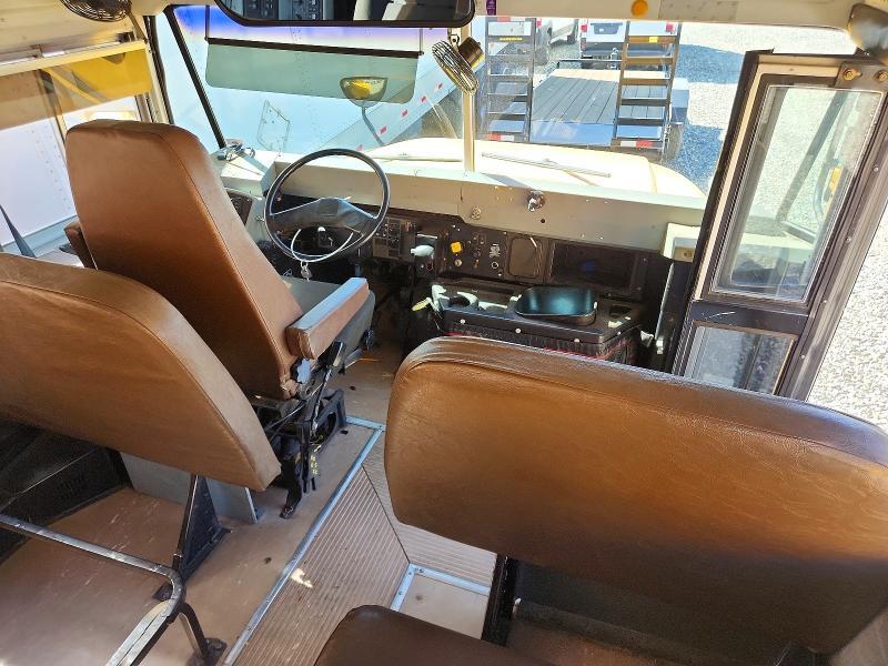 2003 International 3800-school bus