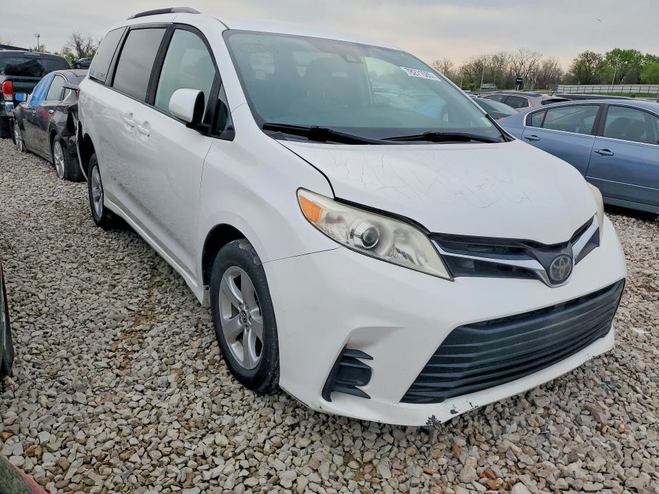2019 Toyota Sienna le