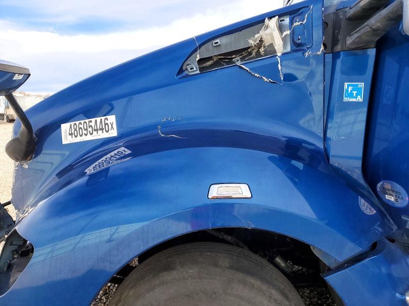 2020 Kenworth Constructi-Semi Truck