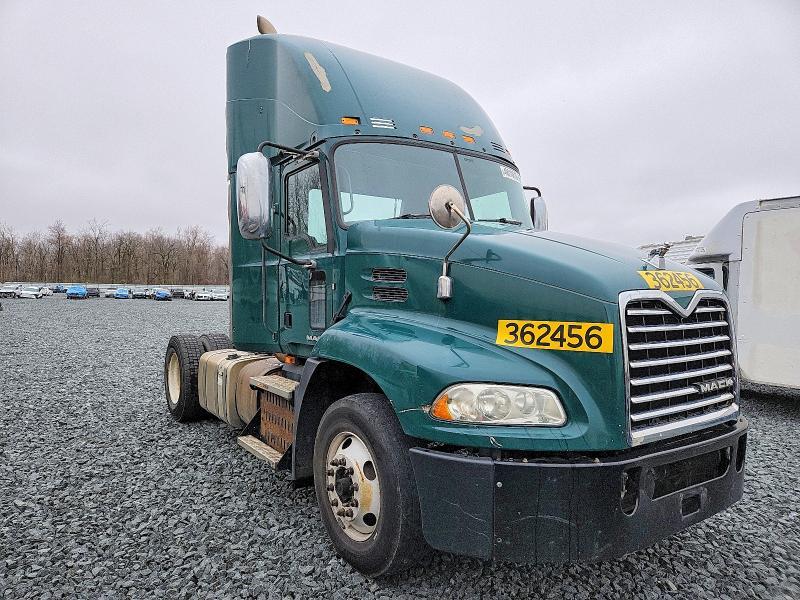 2017 Mack CXU612 Semi Truck