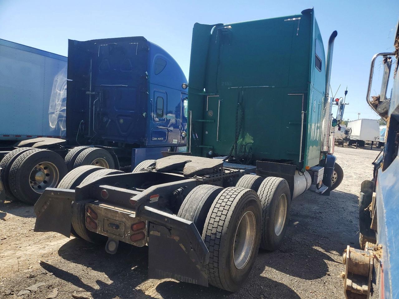 2001 Freightliner FLD120 Semi Truck