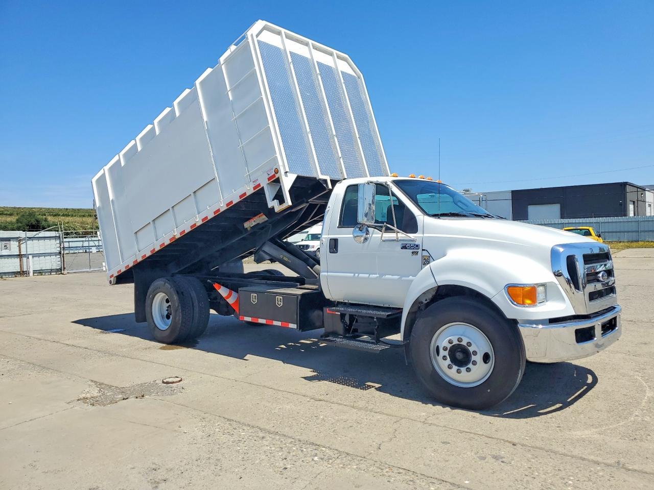 2015 Ford F650 Super Duty Chipper Truck