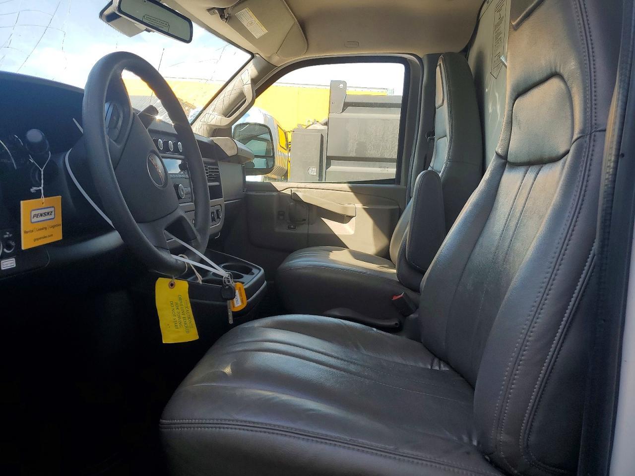 2022 GMC Savana BOX Truck