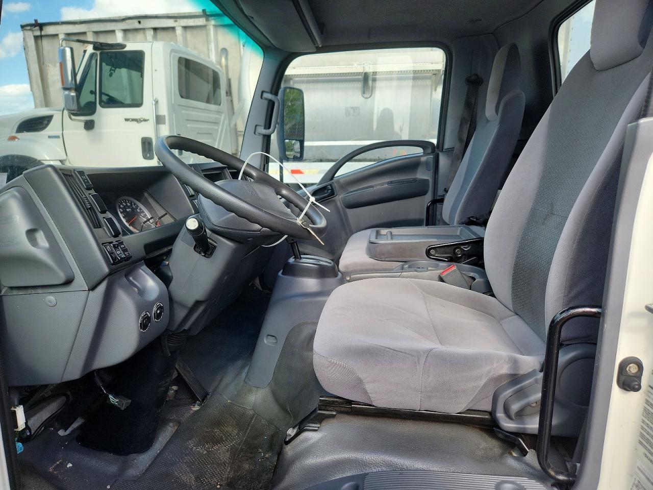 2019 Isuzu NPR HD BOX Truck