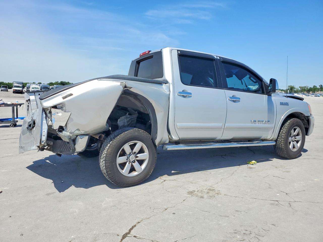 2013 Nissan Titan SV