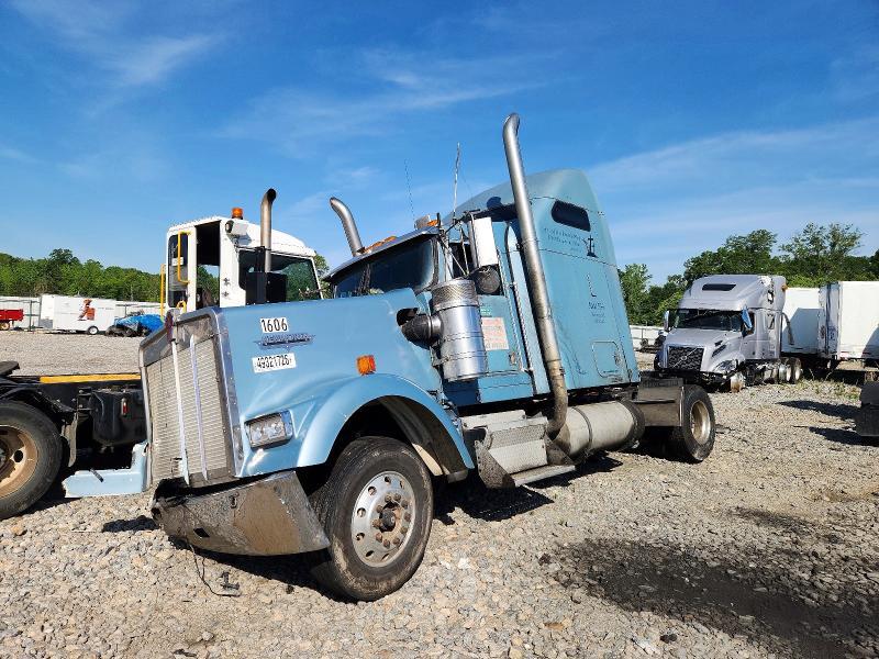 2004 Kenworth W900 Semi Truck