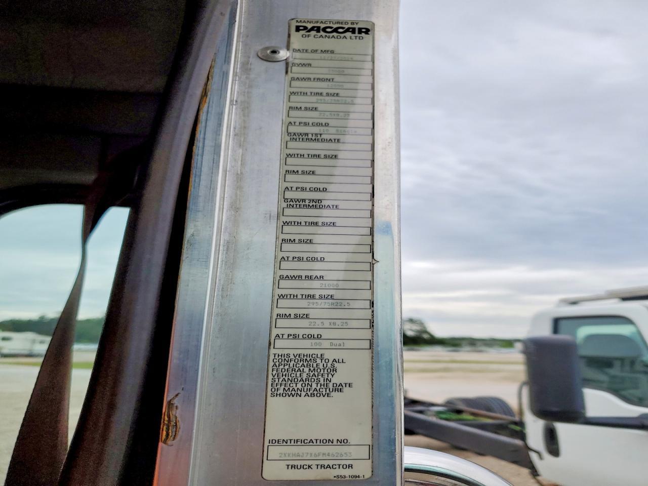 2015 Kenworth T370 Semi Truck