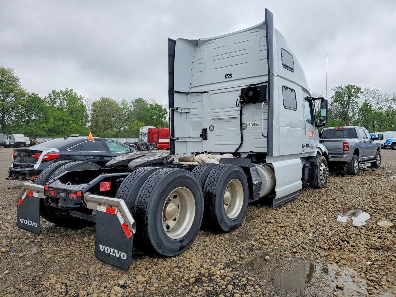 2023 Volv O VNL Semi Truck