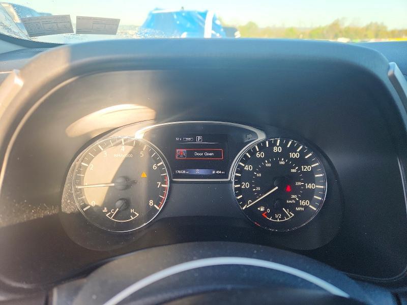 2018 Nissan Pathfinder sv