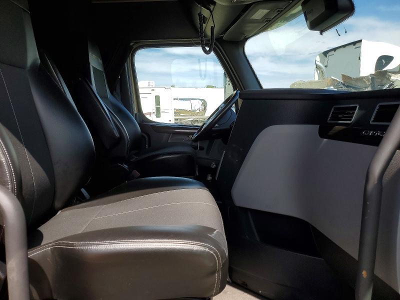 2020 Freigliner 2020 Freightliner Cascadia 126 Semi Truck