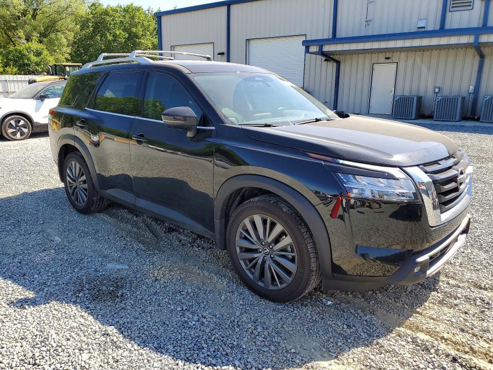 2022 Nissan Pathfinder sl
