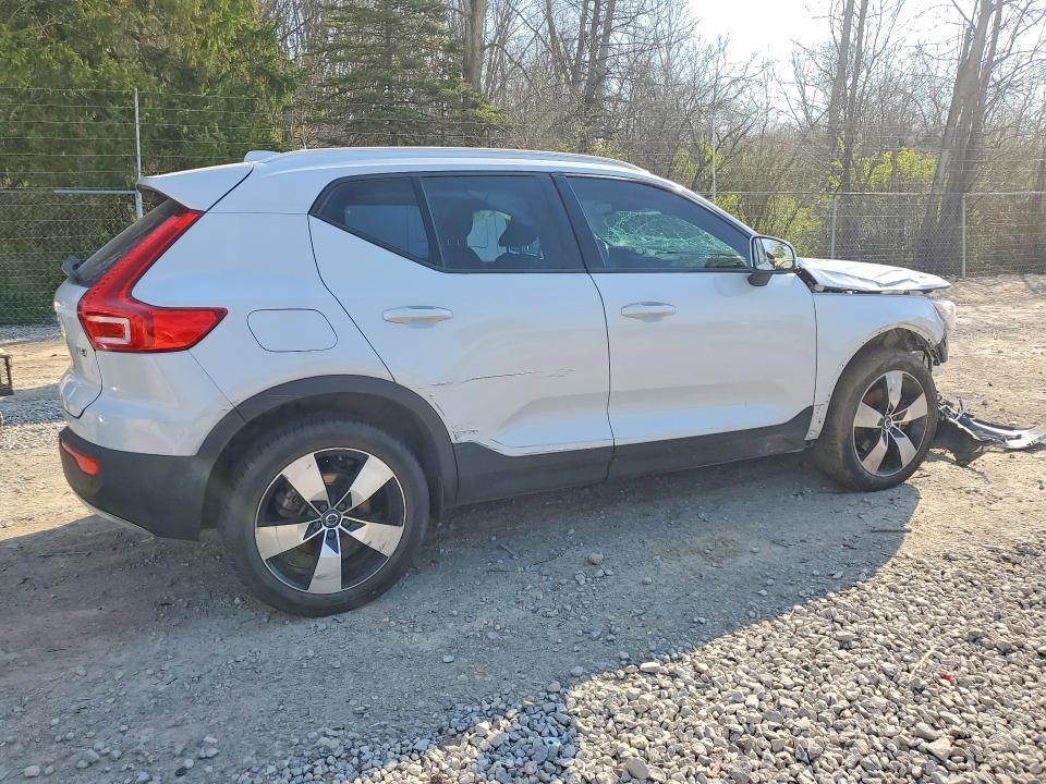 2020 Volvo Xc40 T5 Momentum