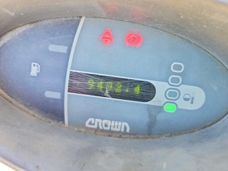 2011 Crownline Forklift