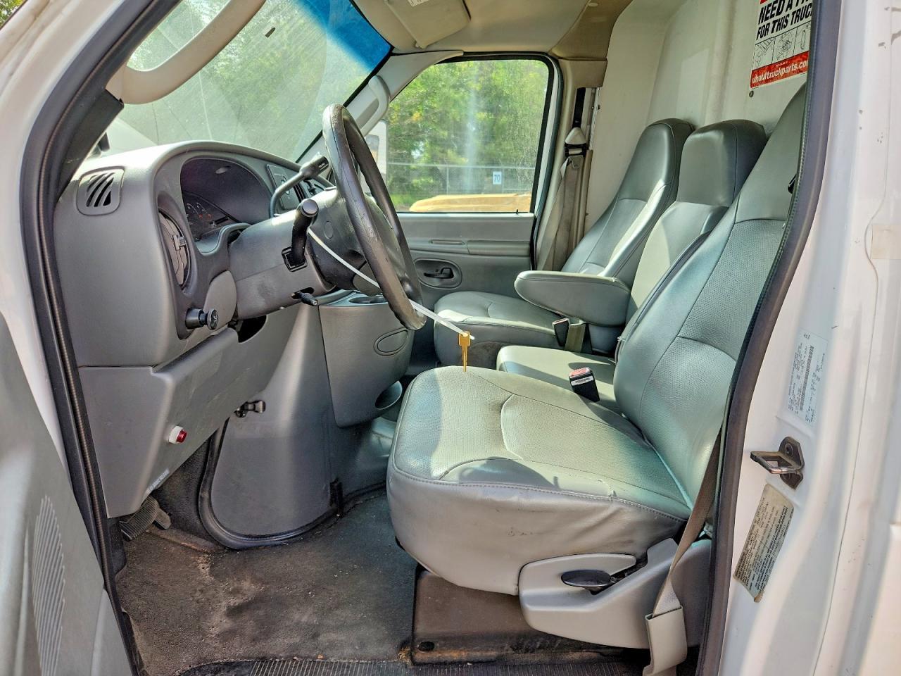 2006 Ford E450 BOX Truck