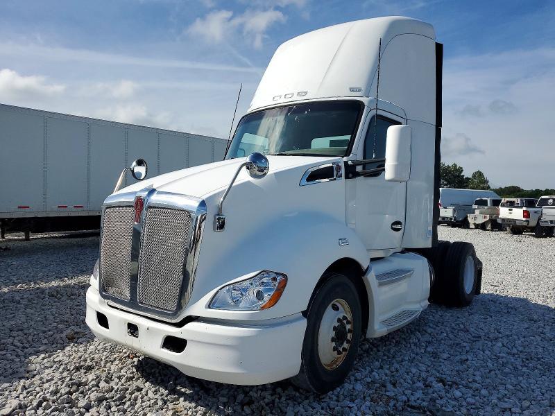 2015 Kenworth T680 Semi Truck