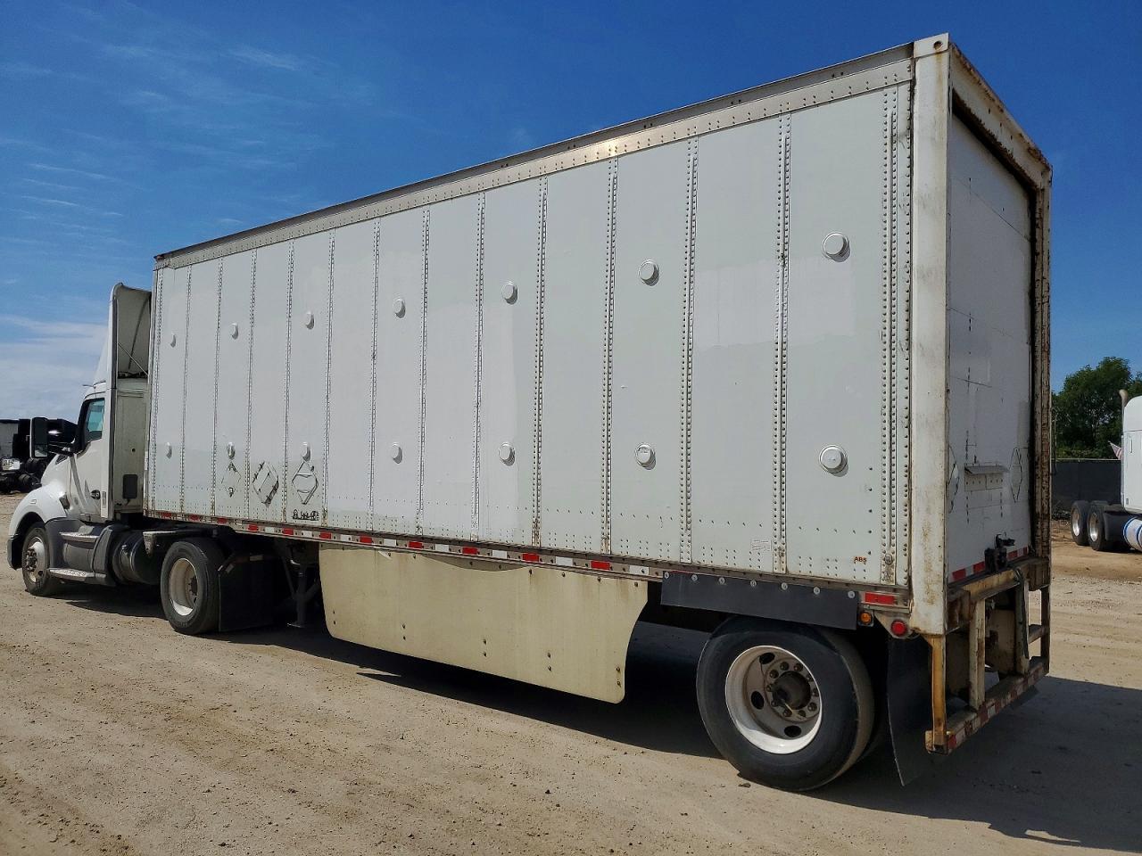 2017 Kenworth T680 Semi Truck