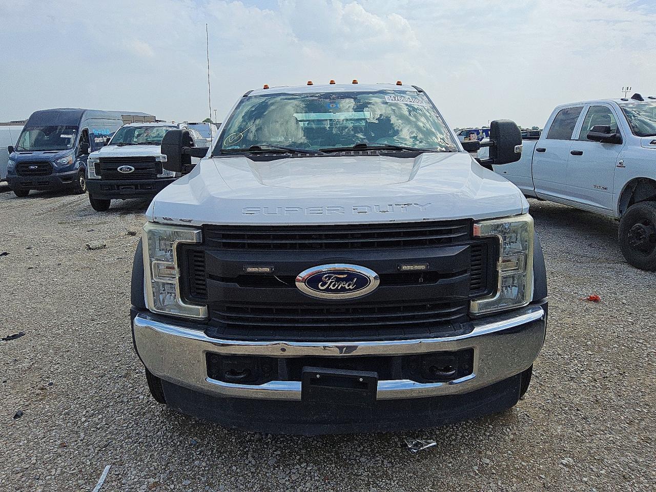 2017 Ford F550 Super Duty Flatbed Truck