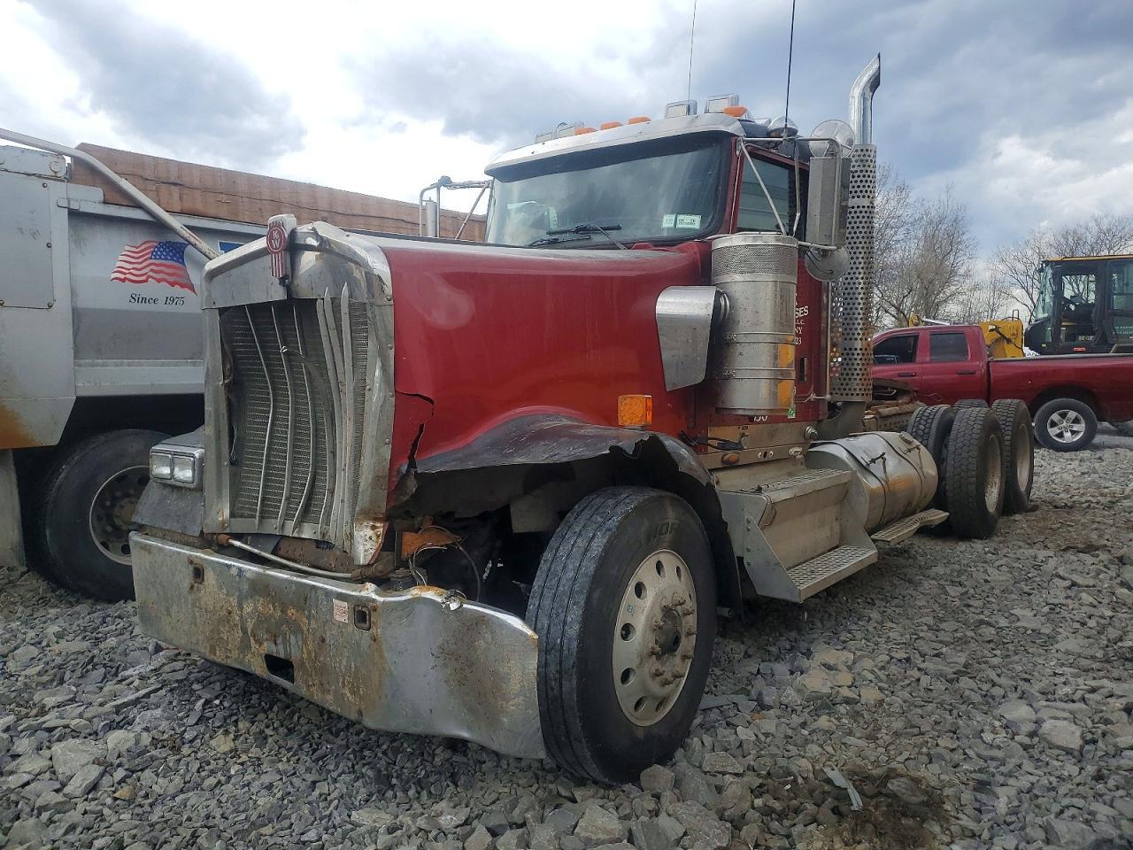 2010 Kenworth Construction W900