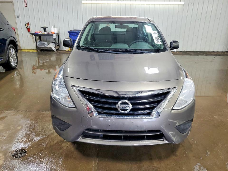 2015 Nissan Versa 1.6 s Plus