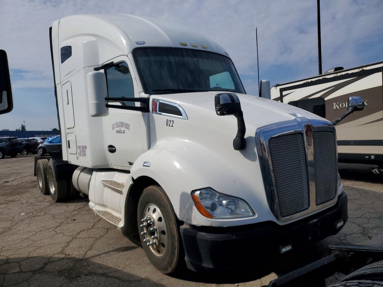 2014 Kenworth T680 Semi Truck
