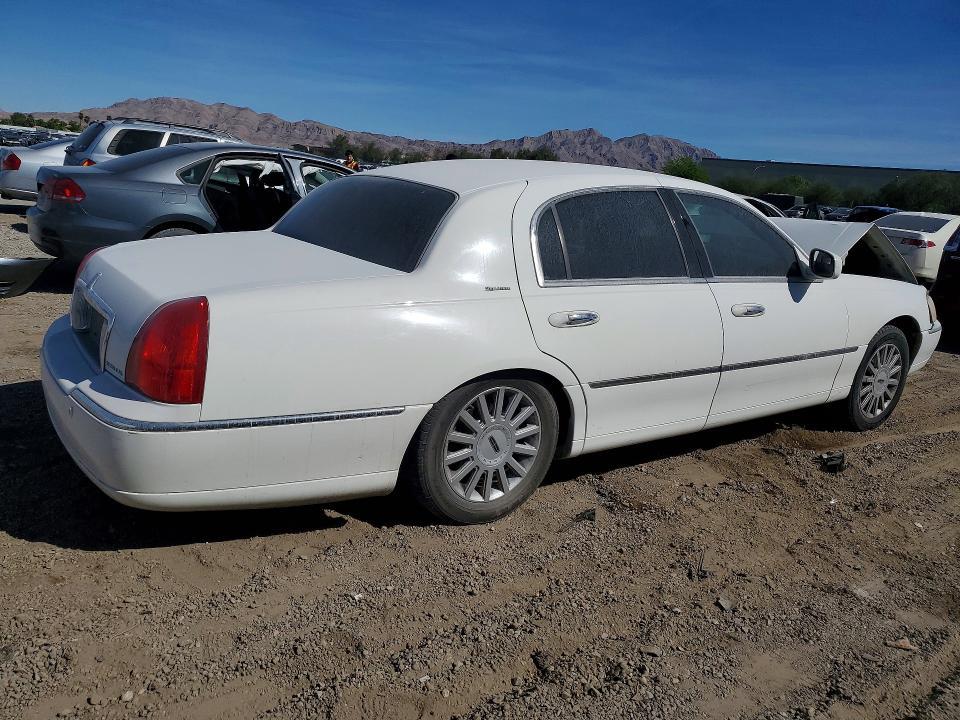 2005 Lincoln Town car s