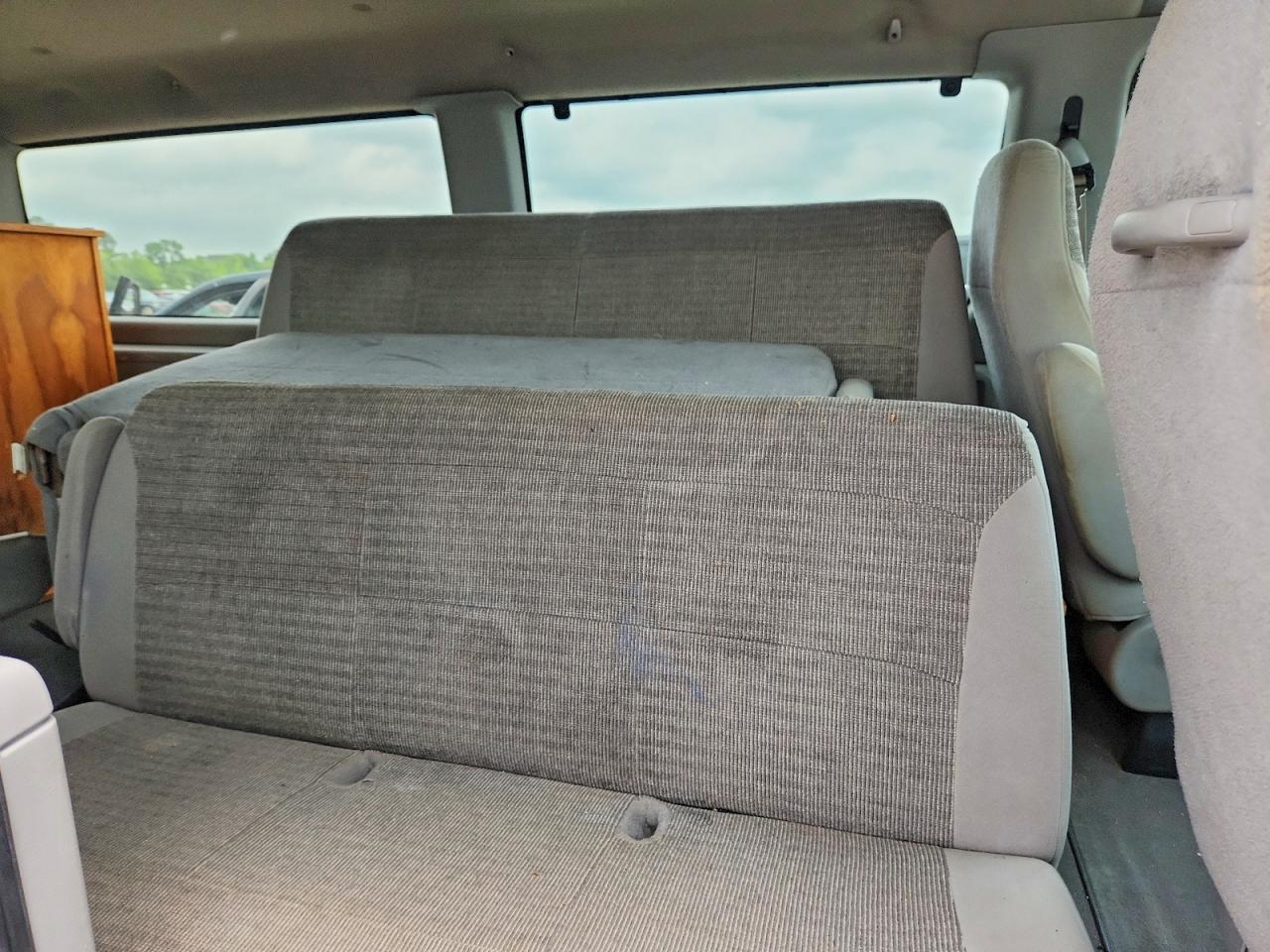 2001 Ford Econoline E350 Super Duty Wagon