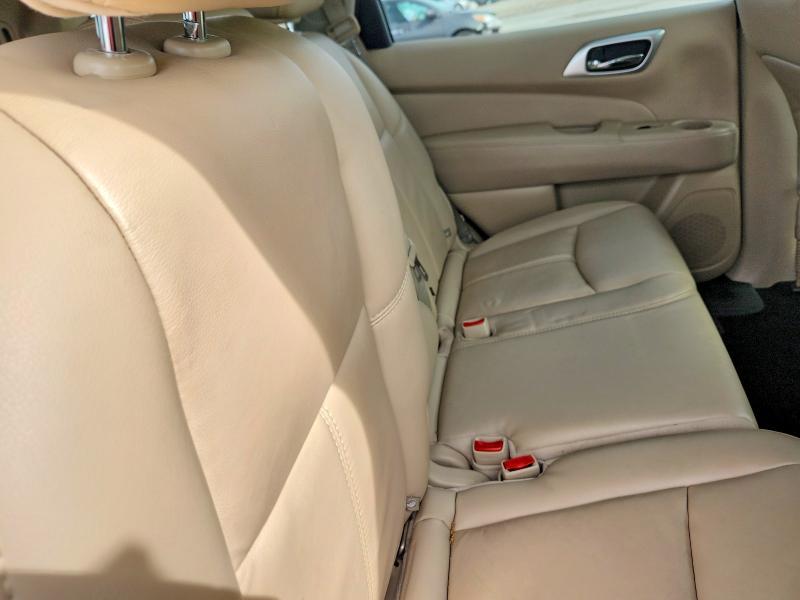 2016 Nissan Pathfinder sl