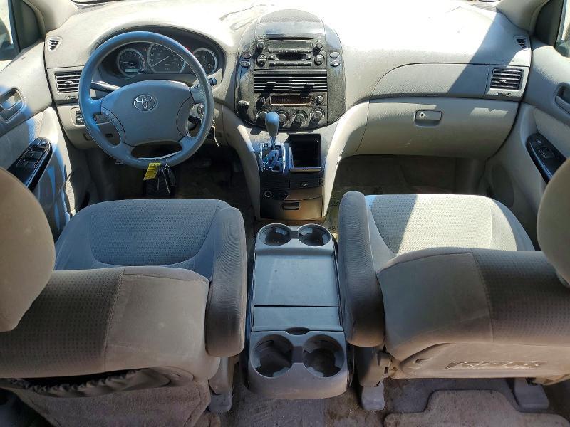 2005 Toyota Sienna le 7 Passenger