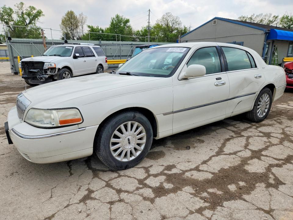 2004 Lincoln Town car Ultimate