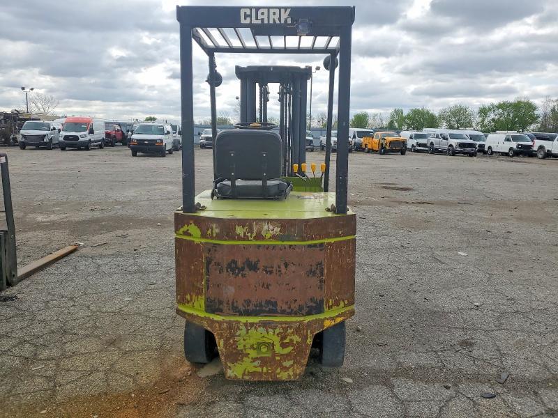 2000 Clark Forklift