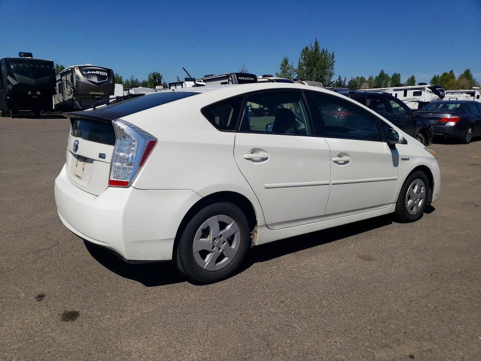 2010 Toyota Prius iii