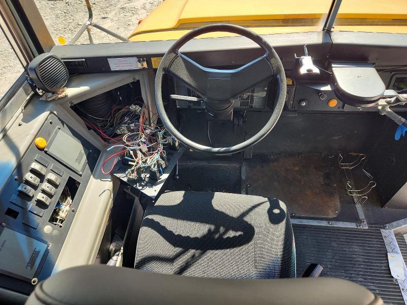 2001 International 3800 School bus