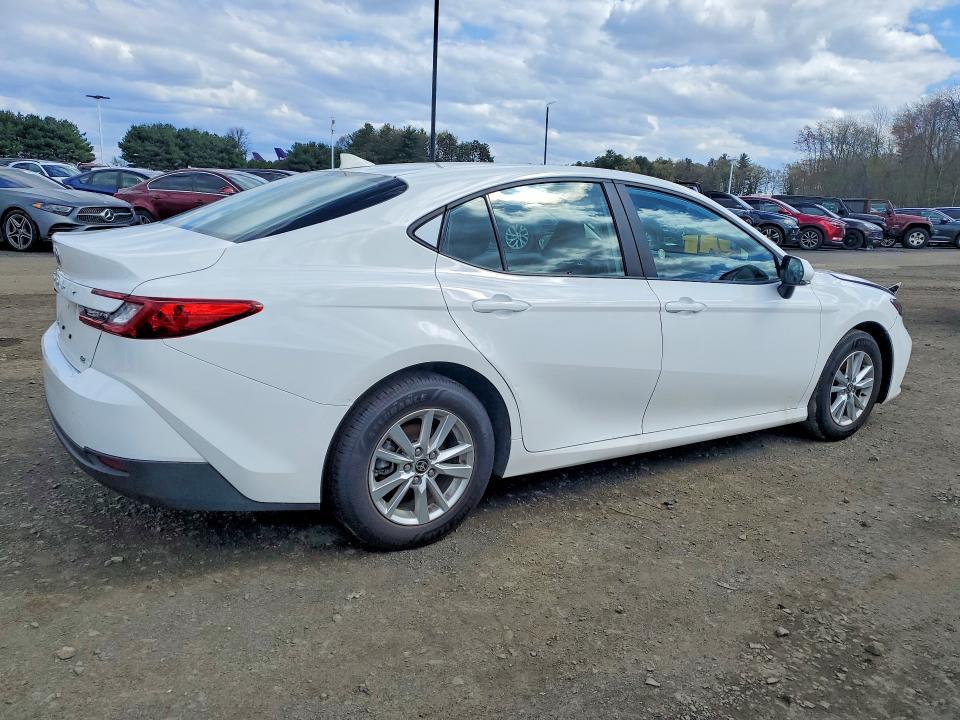 2025 Toyota Camry le