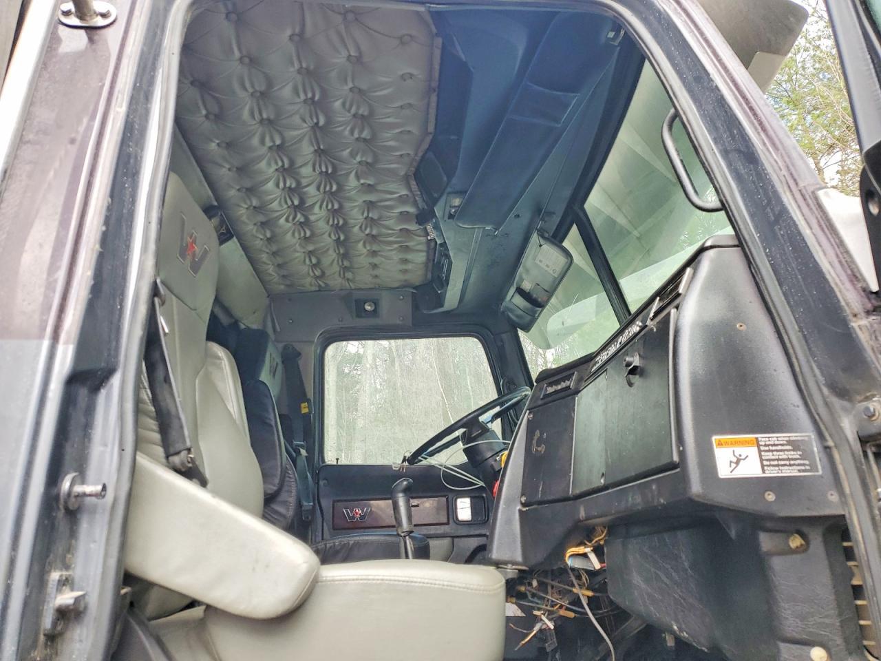2017 Western Star 4900 Semi Truck