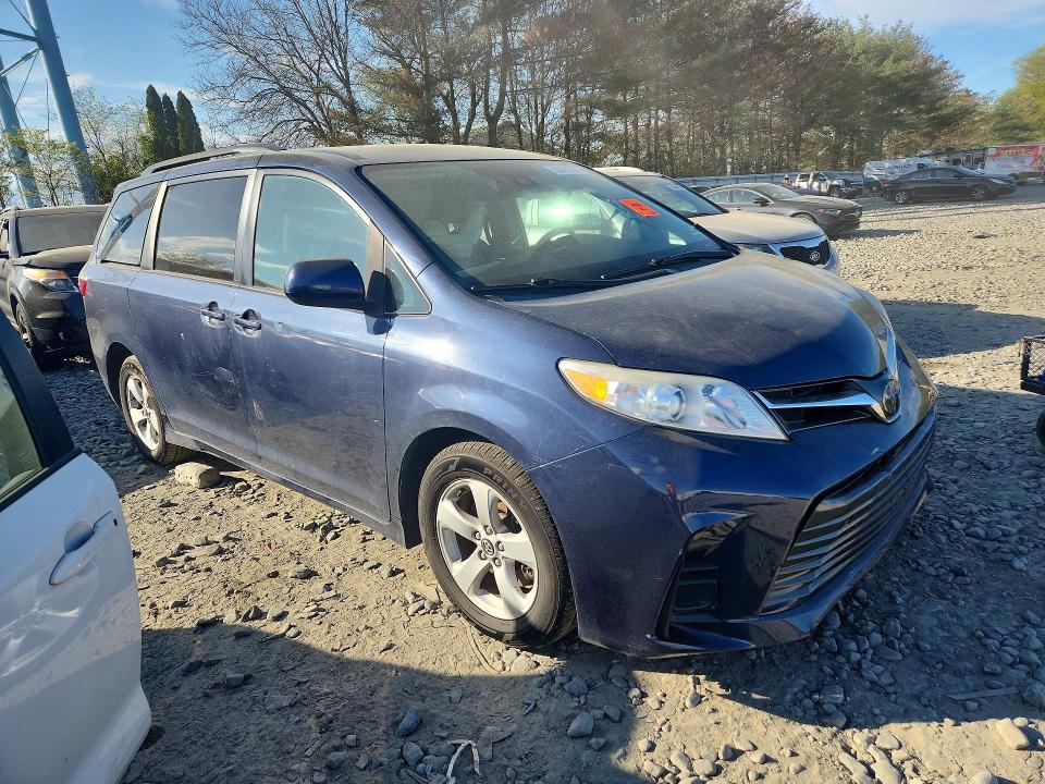 2018 Toyota Sienna le