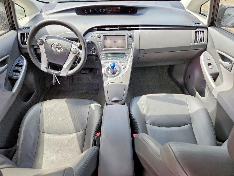 2010 Toyota Prius iii