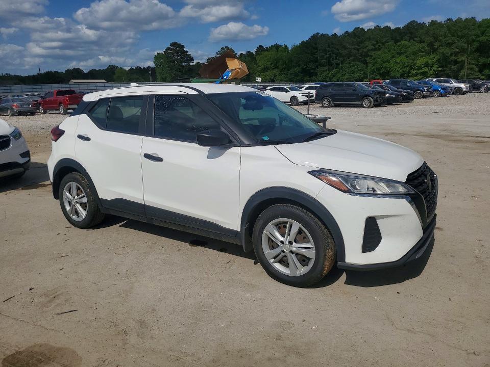 2021 Nissan Kicks s