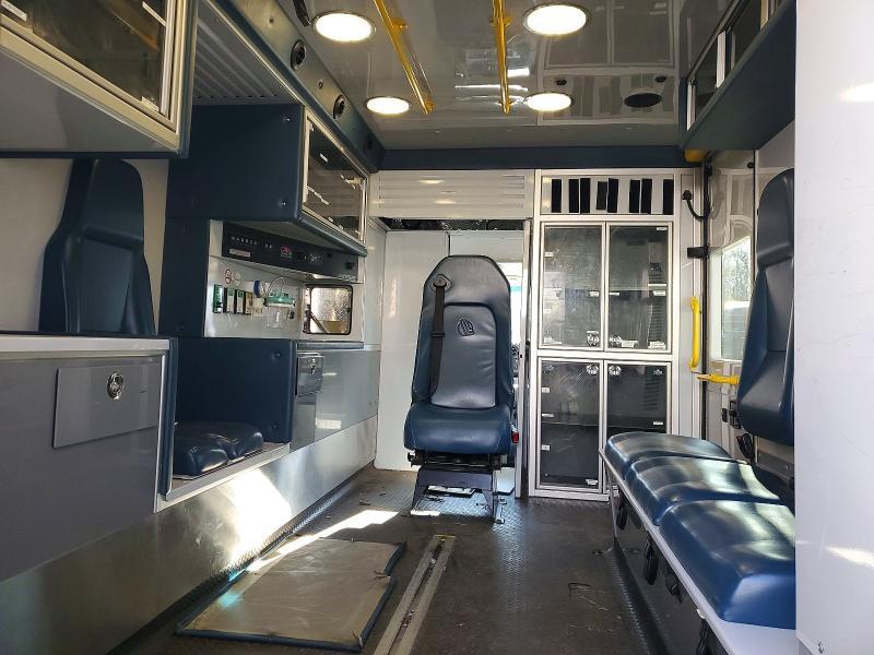 2015 Ford Econoline E450 Super Duty Cutaway Van