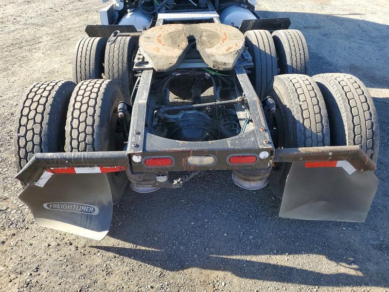 2020 Freigliner 2020 Freightliner Cascadia 126 Semi Truck