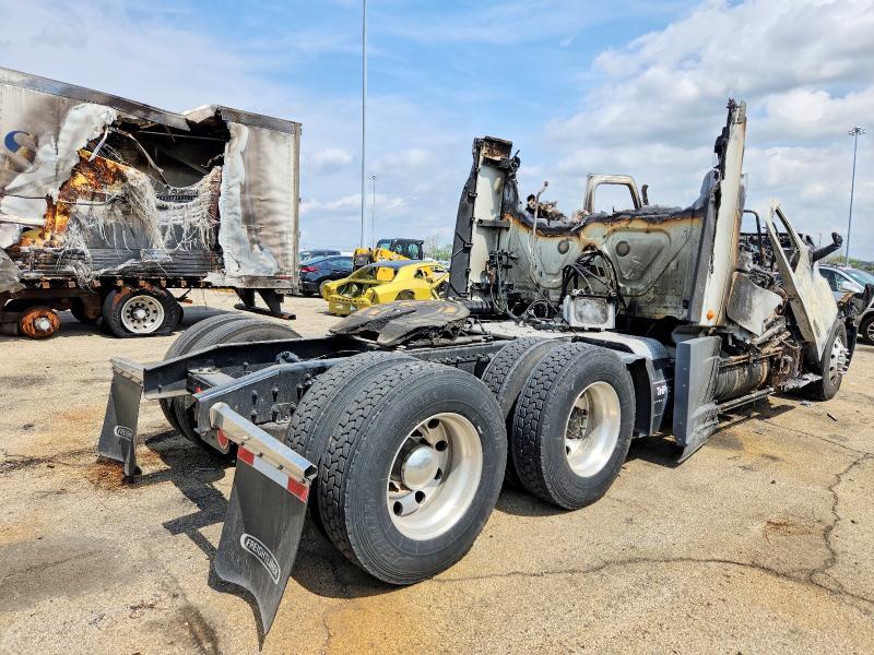 2020 Freigliner 2020 Freightliner Cascadia 126 Semi Truck