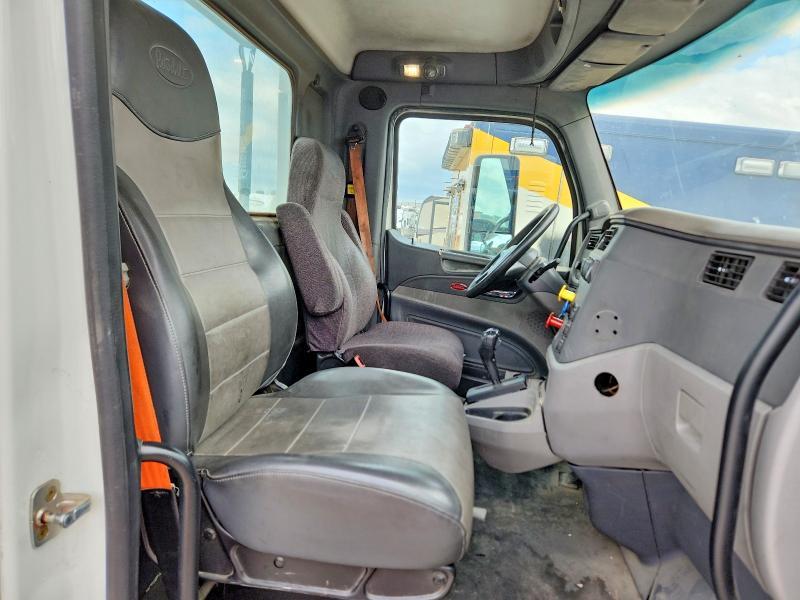 2015 Peterbilt 579 Semi Truck