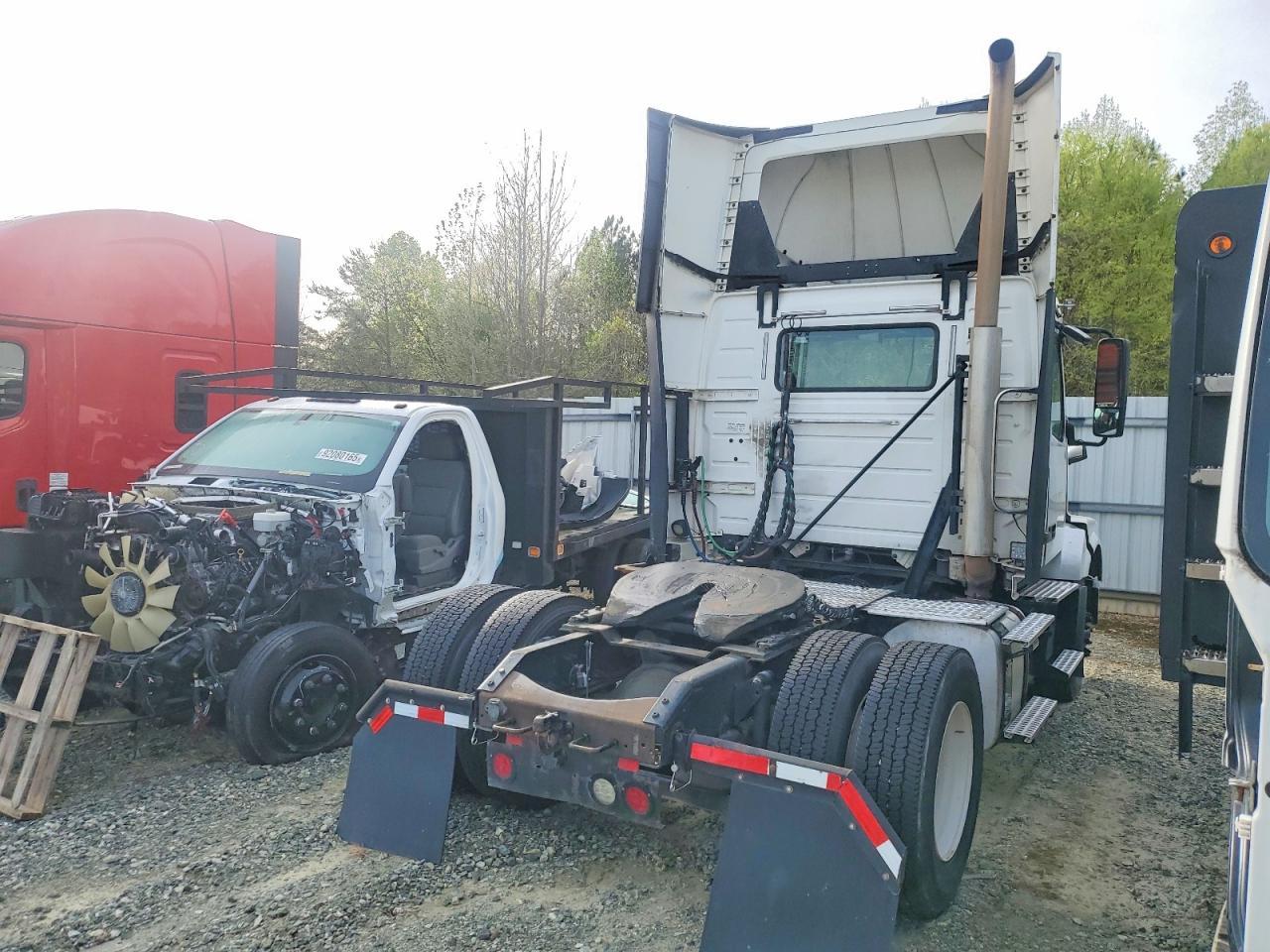 2018 Volvo VNL Semi Truck