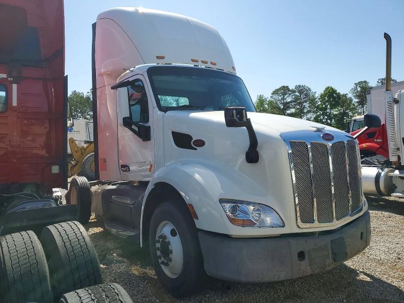 2017 Peterbilt 579 Semi Truck