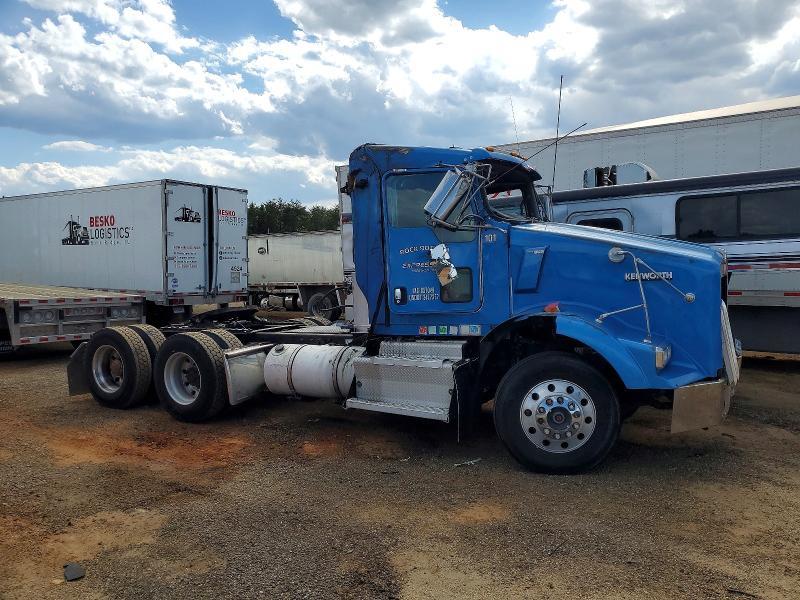 2016 Kenworth T800 Semi Truck