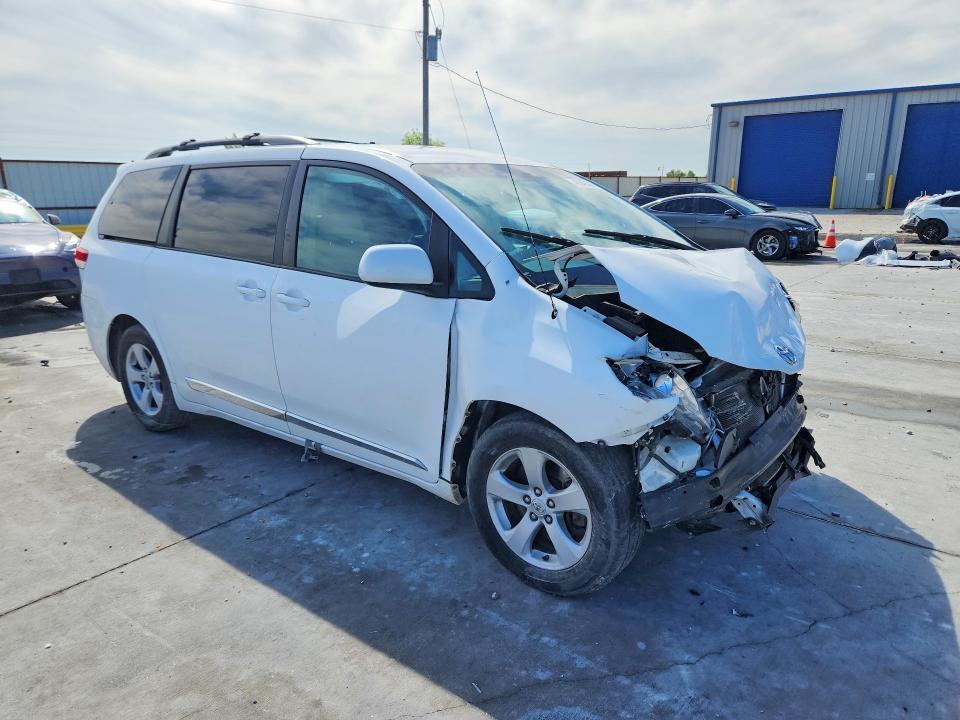 2011 Toyota Sienna le 8-passenger