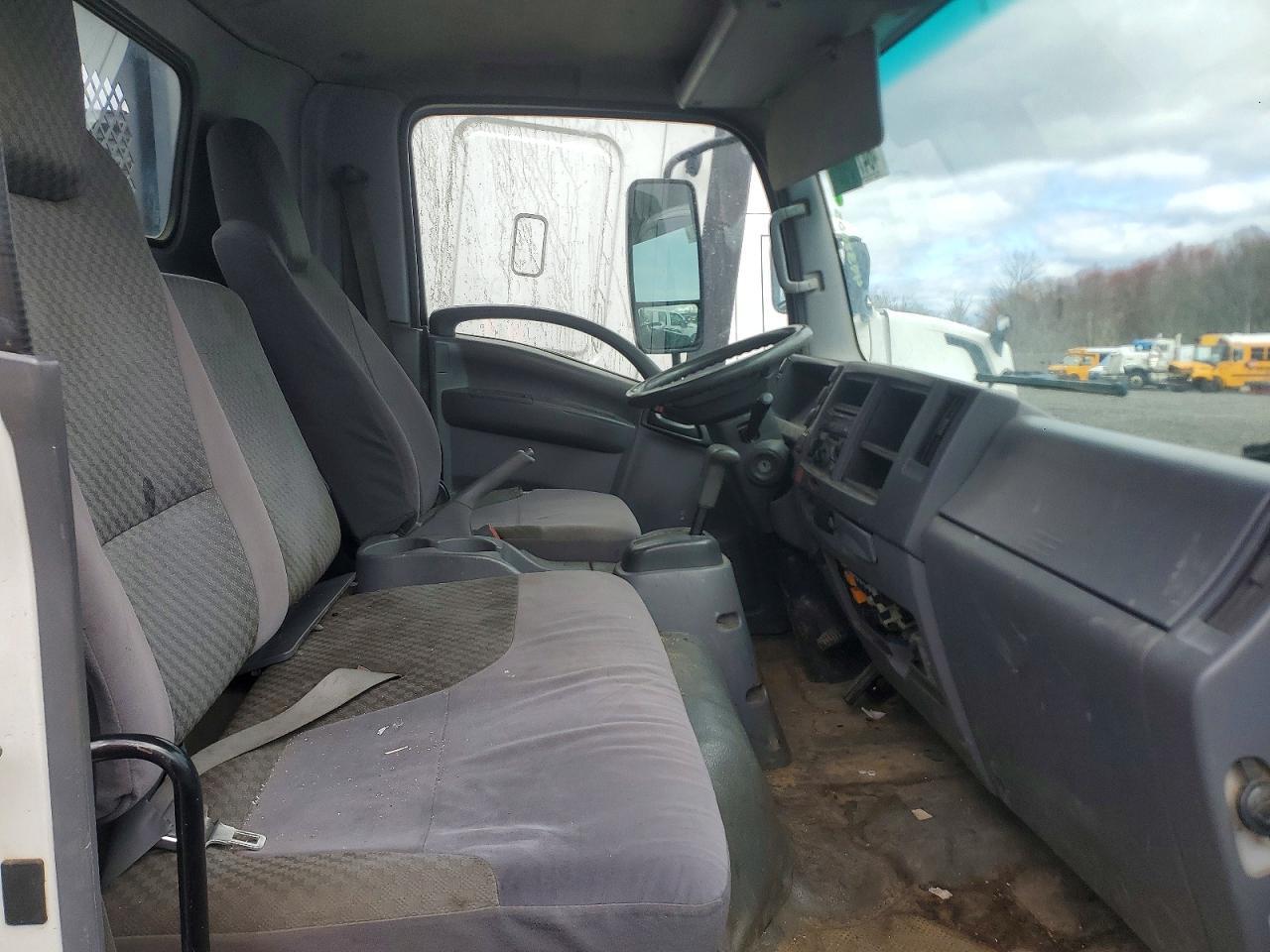 2014 Isuzu NPR Flatbed Truck