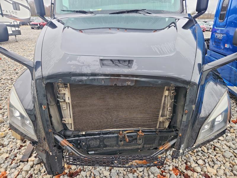 2021 Freigliner 2021 Freightliner Cascadia 126 Semi Truck