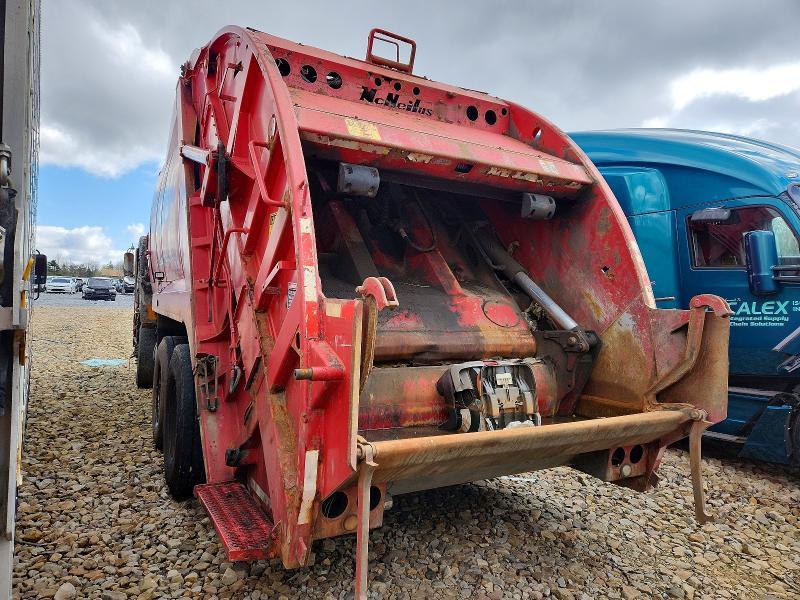 2006 Peterbilt 320 Refuse Truck