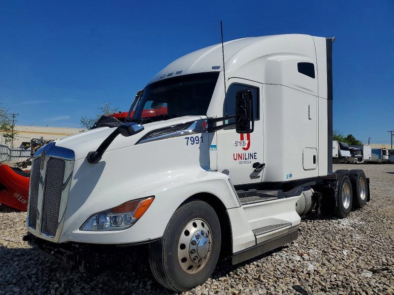 2025 Kenworth T680 Semi Truck