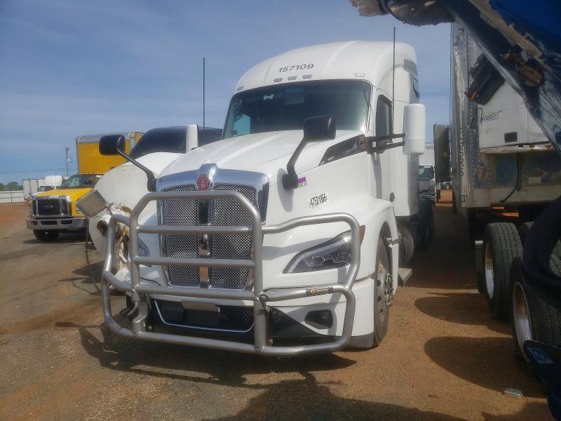 2025 Kenworth T680 Semi Truck